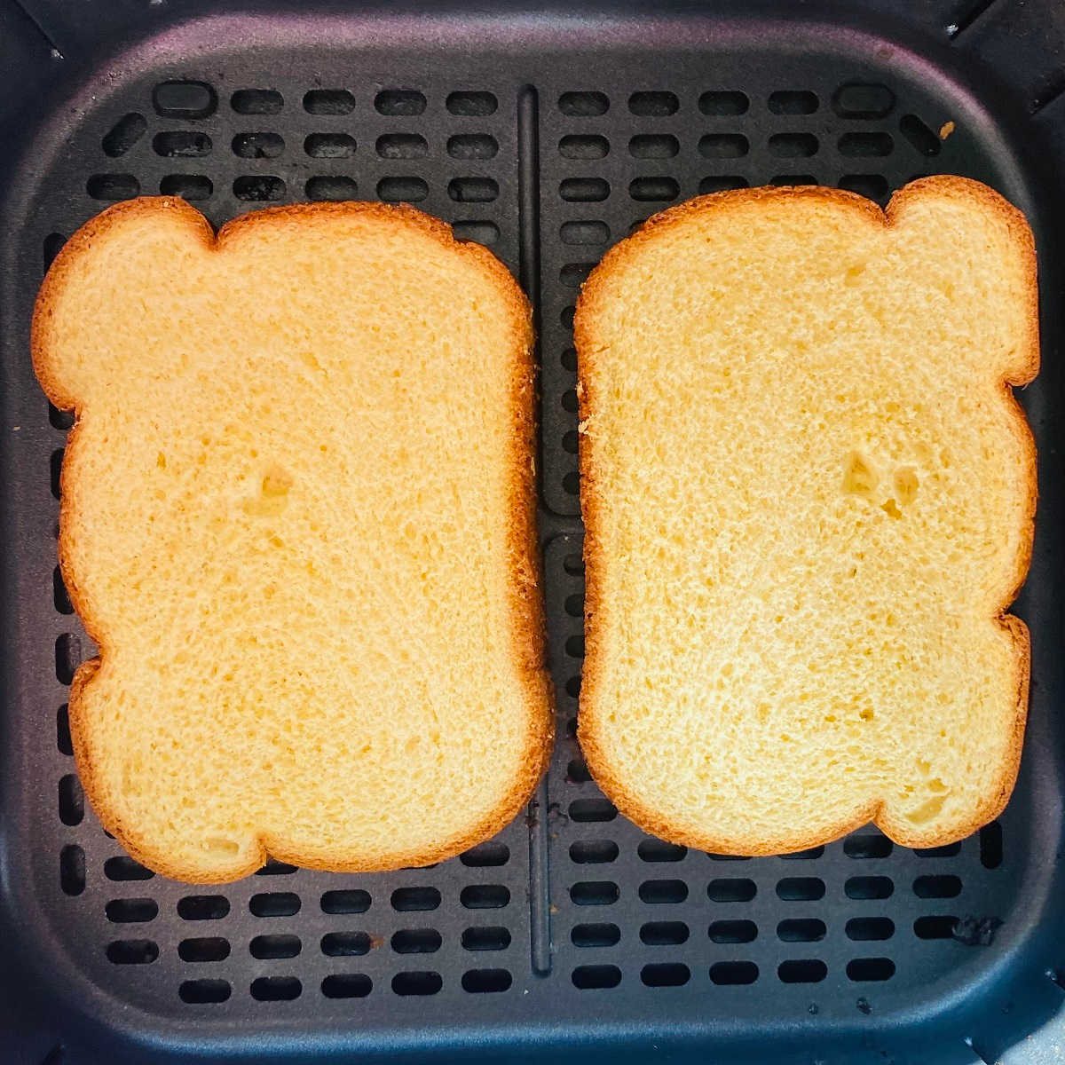 bread in air fryer basket