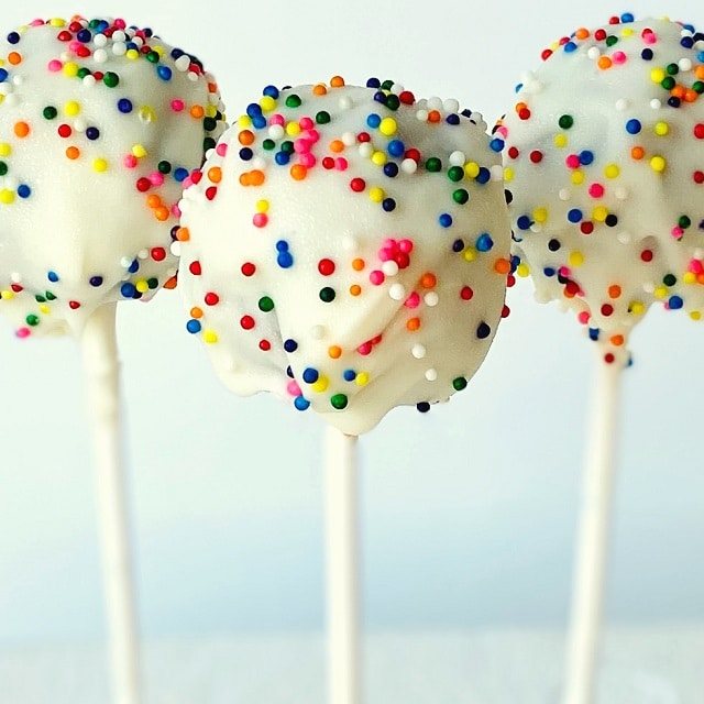 Cake Pops (Healthy + Easy No Bake)