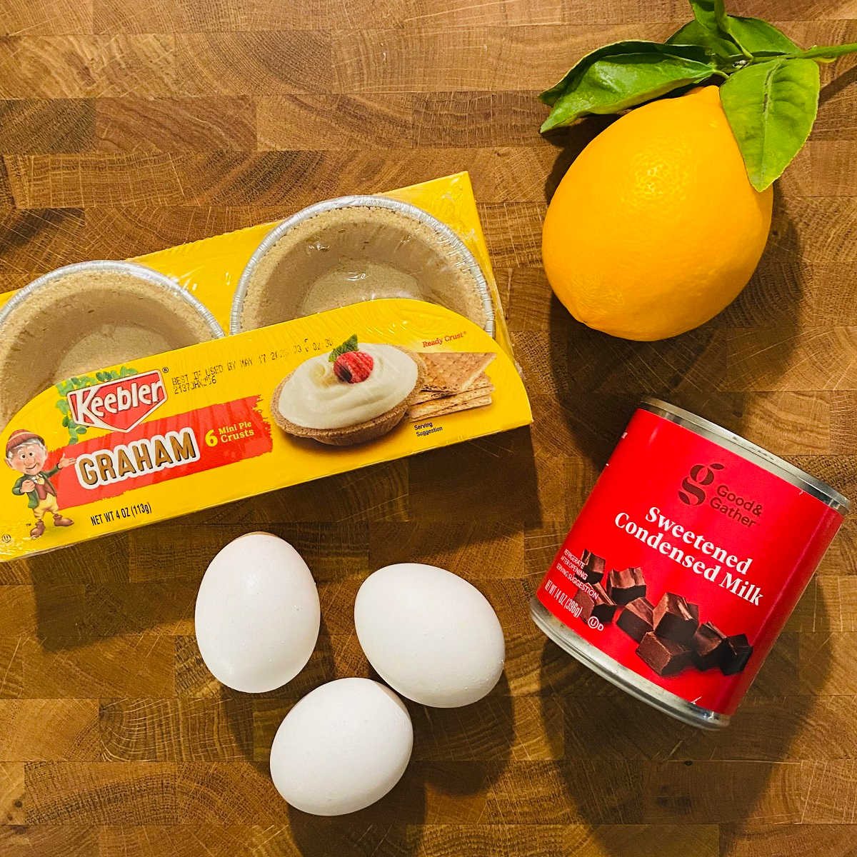 ingredients to make lemon pie with condensed milk.