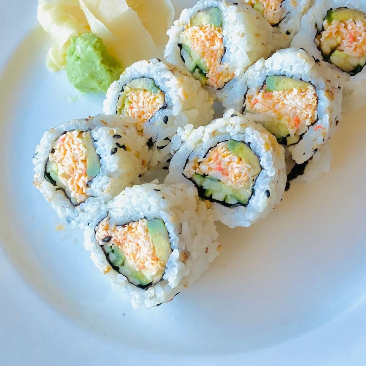 kani roll sushi