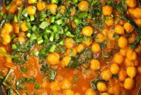 Slow Cooker Chickpea and Spinach Curry